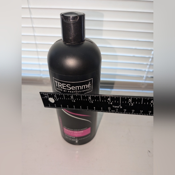 TRESemmé 24 Hour Body Shampoo 28oz - Picture 5 of 8